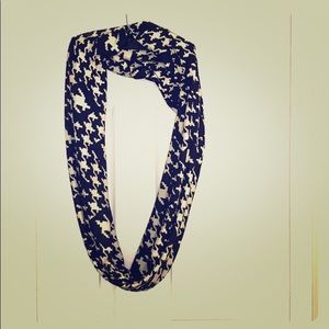 CHIC 2 Scarf. NWOT
